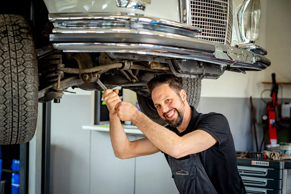 Reparatur- & Servicearbeiten sämtlicher Automarken Reparatur- & Servicearbeiten sämtlicher Automarken